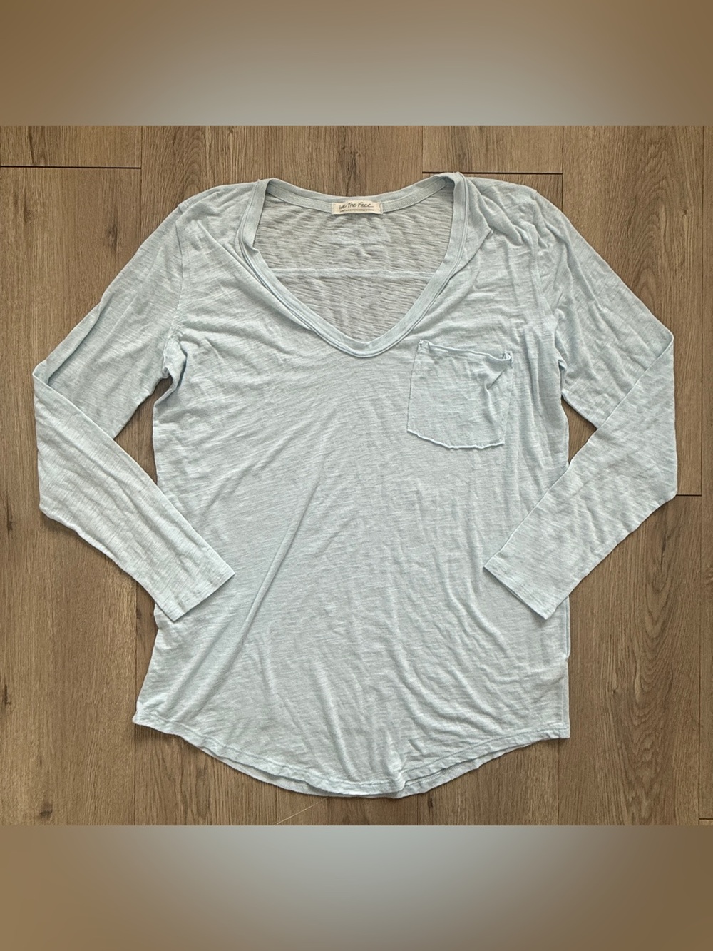 We The Free Light Blue Betty Long Sleeve V Neck Pocket Tee Shirt Women's Large